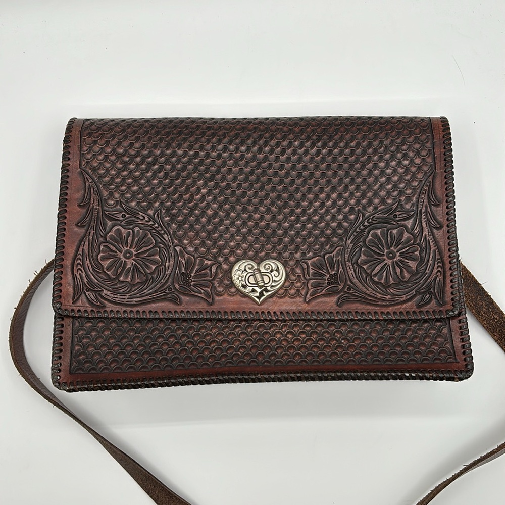 🤎Vintage~Handmade Leather Bag with Heart Clasp Closure